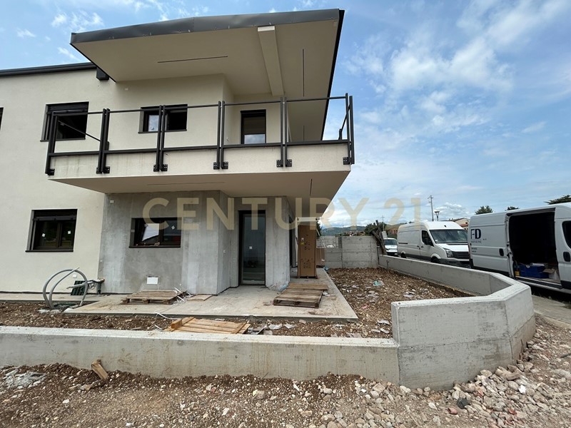 Quadrilocale in Vendita a Lavagno, 375'000€, 118 m², arredato, con Box