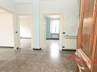 Appartamento in Vendita a Genova, zona Sestri Ponente, 127'000€, 116 m²