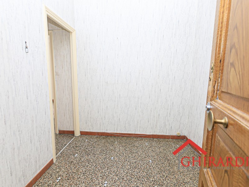 Appartamento in Vendita a Genova, zona Sestri Ponente, 85'000€, 74 m²