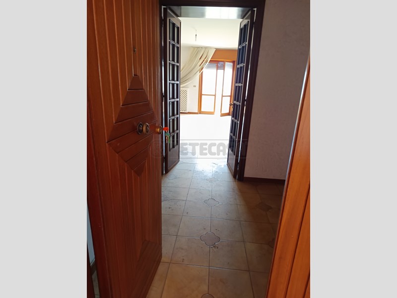 Appartamento in Vendita a Parabita, 90'000€, 170 m², con Box