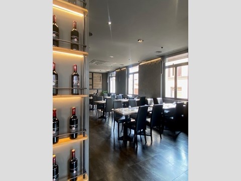 Immobile commerciale in Vendita a Luisago, 450'000€, 280 m², arredato