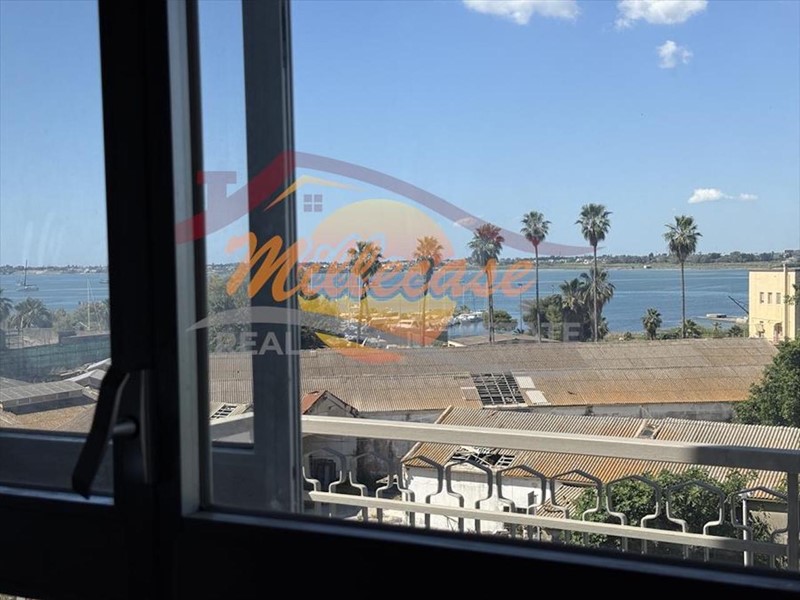 Appartamento in Vendita a Siracusa, zona Ortigia, 300'000&euro;, 175 m²