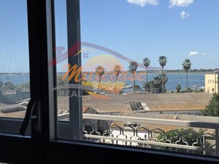 Appartamento in Vendita a Siracusa, zona Ortigia, 300'000&euro;, 175 m²