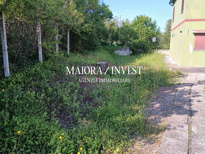 Casa Indipendente in Vendita a Carassai, 98'000€, 288 m², con Box