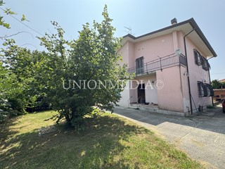 Casa Indipendente in Vendita a Sarzana, 470'000&euro;, 280 m²