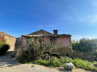 Casale in Vendita a Perugia, 49'000€, 245 m², con Box