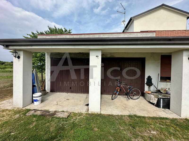 Casa Indipendente in Vendita a Rovigo, zona Sarzano, 185'000€, 200 m², con Box