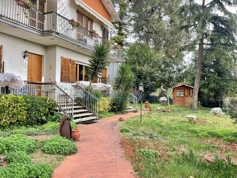 Casa Indipendente in Vendita a Rimini, zona Covignano, 520'000€, 354 m²