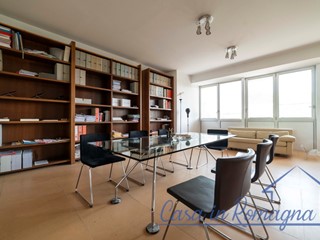 Ufficio in Affitto a Rimini, 3'200€, 430 m²