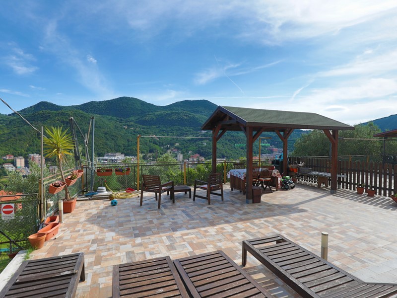 Appartamento in Vendita a Genova, zona Struppa, 235'000€, 82 m²