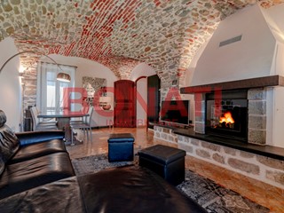 Casa Indipendente in Vendita a Sarzana, 930'000&euro;, 400 m²