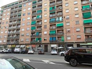 Appartamento in Vendita a Torino, 99'000€, 75 m²