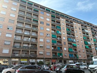 Appartamento in Vendita a Torino, 99'000&euro;, 75 m²