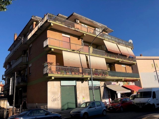 Ufficio in Affitto a Guidonia Montecelio, zona Guidonia, 950€, 120 m²