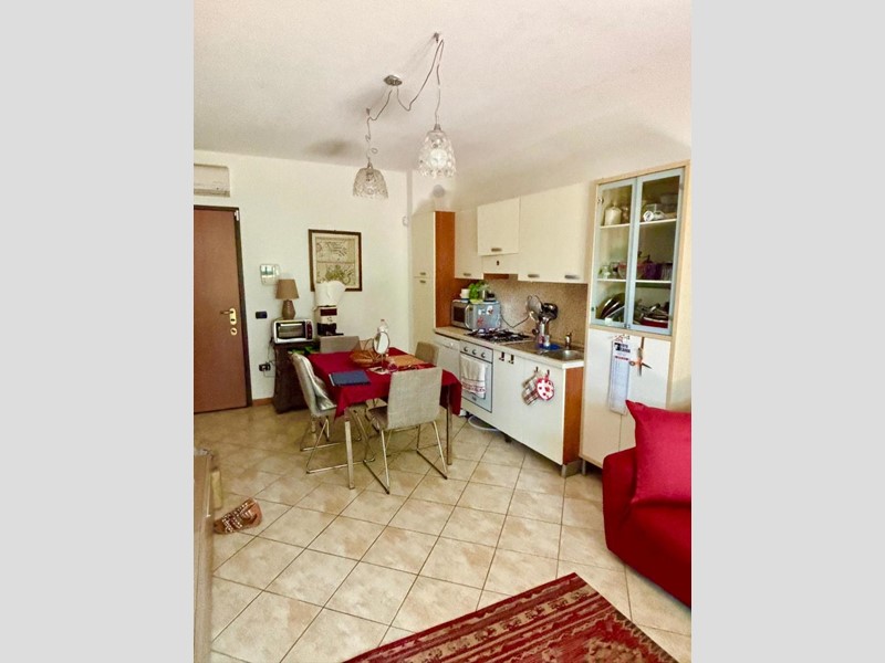 Trilocale in Vendita a Parma, zona Corcagnano, 135'000€, 64 m², arredato, con Box