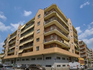 Trilocale in Vendita a Torino, 160'000€, 83 m²