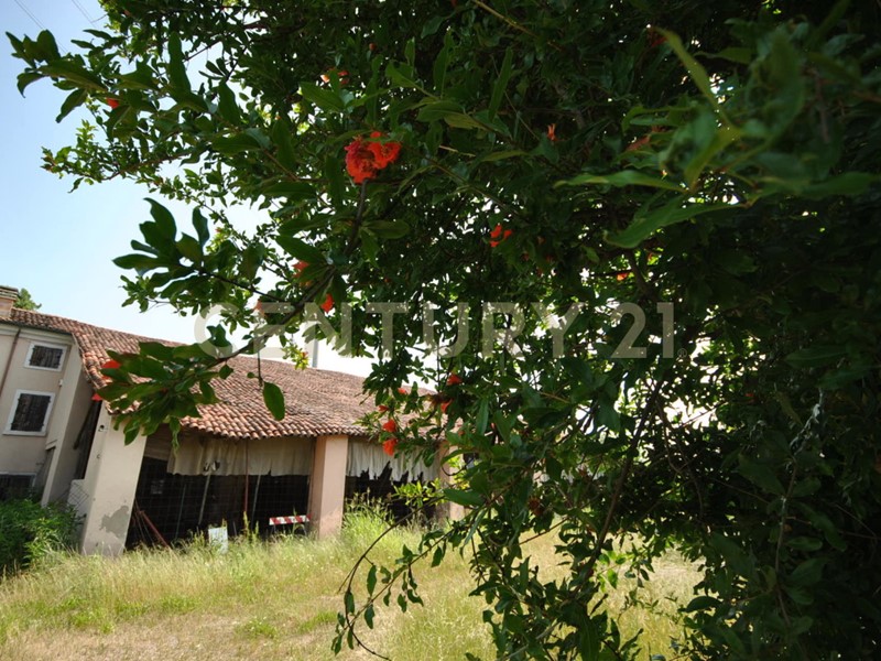 Casa Indipendente in Vendita a Arcole, 465'000€, 665 m², con Box