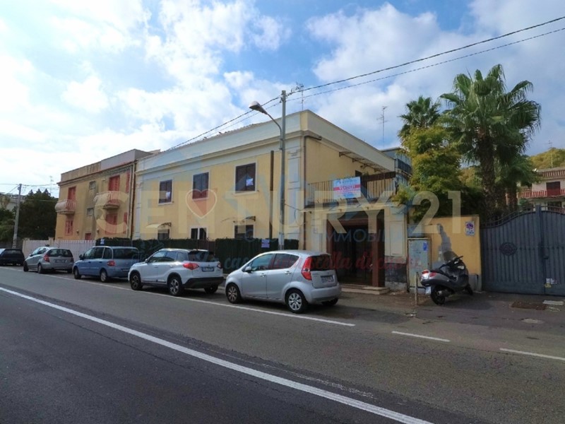 Casa Indipendente in Vendita a Aci Castello, 580'000€, 400 m²