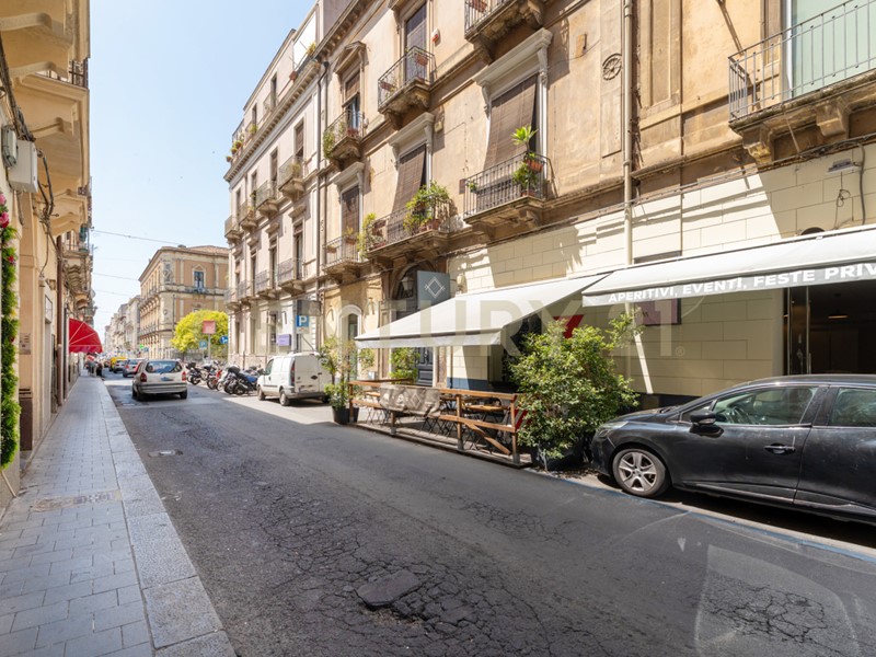 Immobile commerciale in Vendita a Catania, 430'000&euro;, 200 m², arredato, con Box