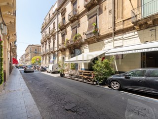 Immobile commerciale in Vendita a Catania, 430'000&euro;, 200 m², arredato, con Box