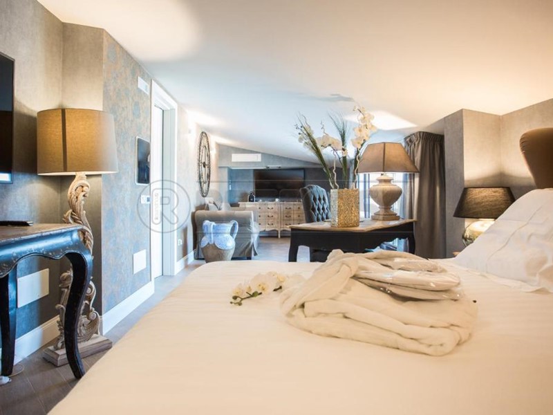 Attività commerciale in Vendita a Balestrate, 1000 m², arredato