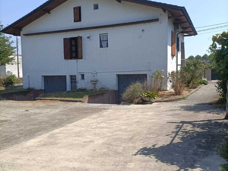 Casa Indipendente in Vendita a Badia Pavese, 155'000€, 200 m², con Box