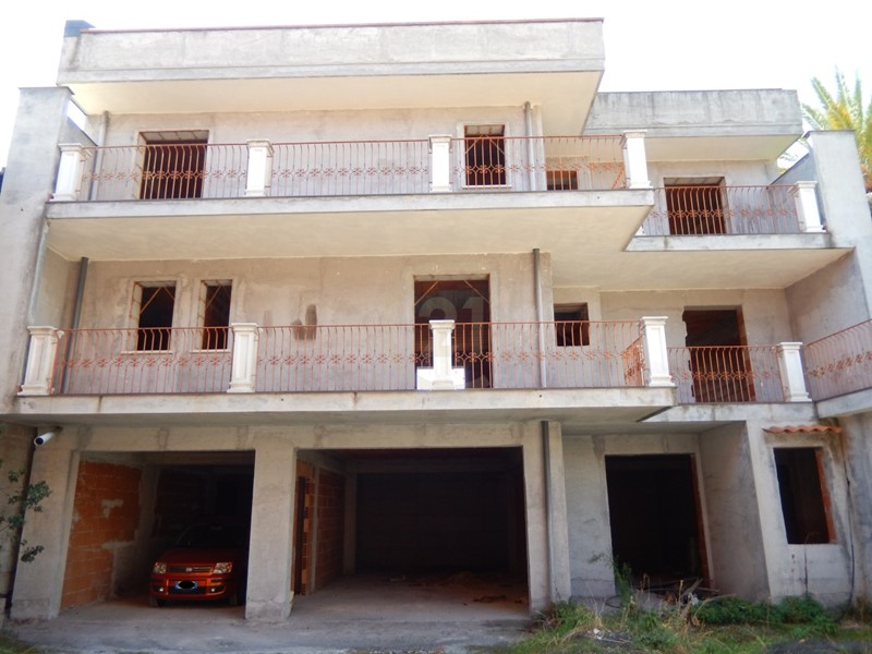 Villa in Vendita a Acireale, zona Scillichenti, 209'000€, 256 m², con Box