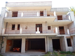 Villa in Vendita a Acireale, zona Scillichenti, 209'000€, 256 m², con Box