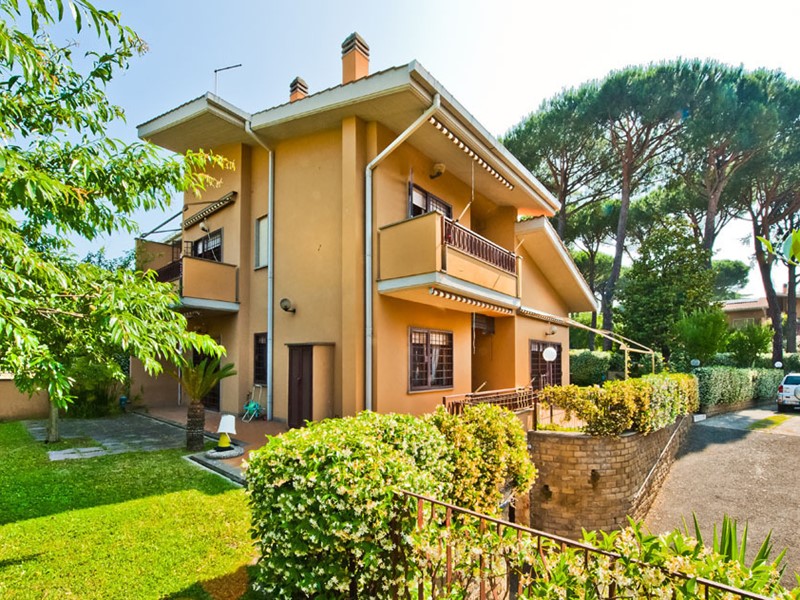 Casa Indipendente in Vendita a Grottaferrata, 570'000€, 240 m², con Box