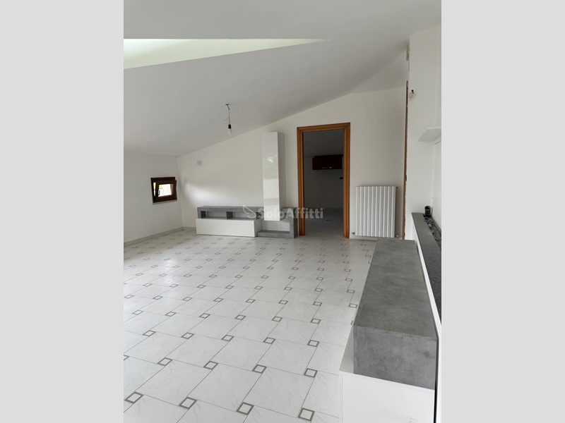 Appartamento in Affitto a Potenza, 500€, 170 m², arredato, con Box