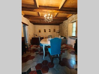 Casa Indipendente in Vendita a Licciana Nardi, 259'000€, 283 m²