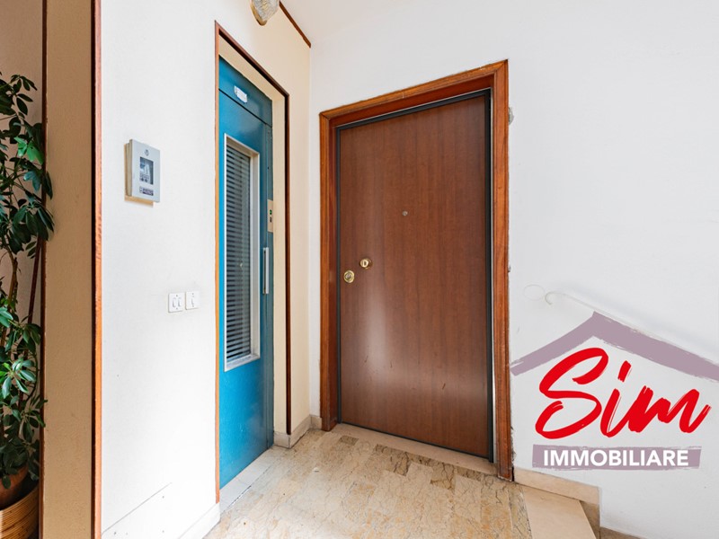 Trilocale in Vendita a Novara, zona San Martino, 129'000€, 95 m², con Box