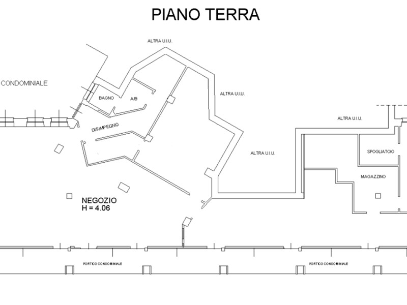 Immobile commerciale in Vendita a Novara, zona San Paolo, 398'000€, 390 m²