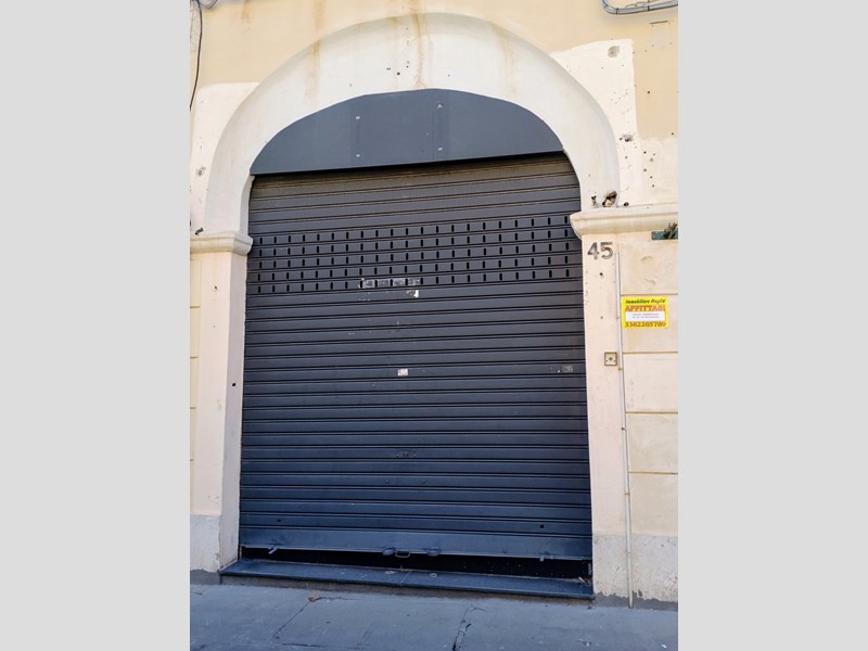 Negozio in Affitto a Messina, zona Centro città, 850€, 52 m²