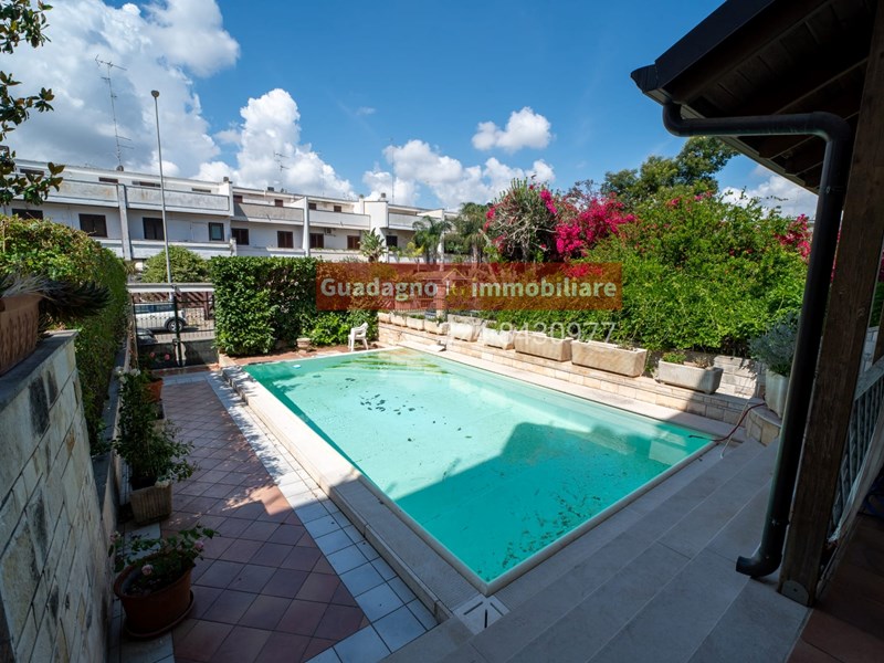 Villa in Vendita a Lecce, zona ospedale, 450'000€, 300 m²