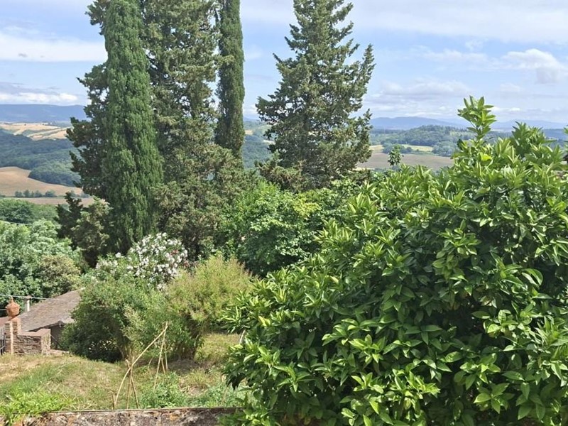 Appartamento in Vendita a Palaia, zona Montefoscoli, 98'000€, 130 m², arredato