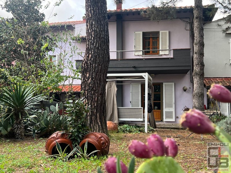 Casa Semi Indipendente in Vendita a Empoli, zona Ponzano, 377'000€, 220 m²