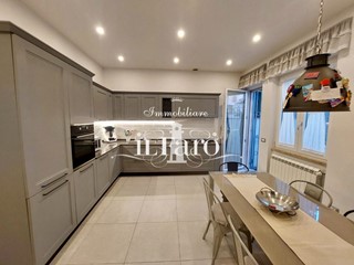 Casa Indipendente in Vendita a Viareggio, 360'000€, 114 m², arredato