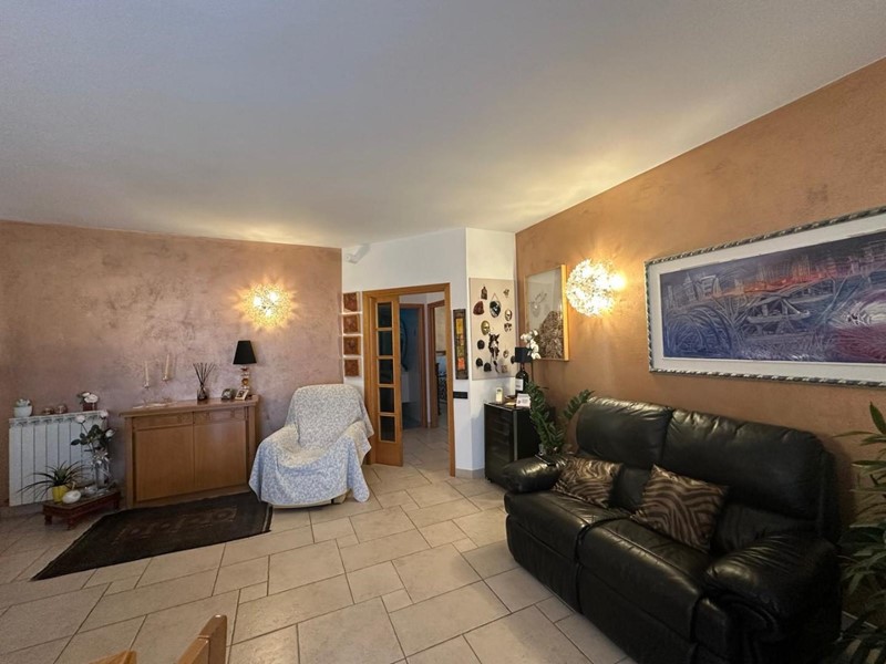 Appartamento in Vendita a Campiglia Marittima, zona Venturina, 220'000&euro;, 100 m², arredato, con Box