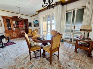 Appartamento in Vendita a Pisa, 225'000€, 145 m², con Box