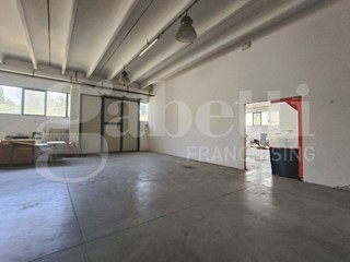 Capannone in Vendita a Penna in Teverina, 650'000&euro;, 2500 m²