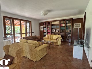Villa in Vendita a Patti, 500 m²