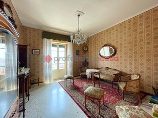 Appartamento in Vendita a Catania, 180'000&euro;, 206 m²