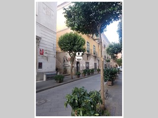 Negozio in Affitto a Salerno, 800€, 45 m²