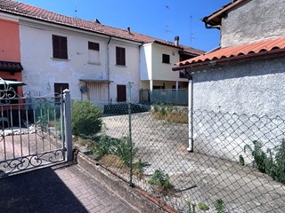 Casa Indipendente in Vendita a Sannazzaro de' Burgondi, 60'000€, 80 m²