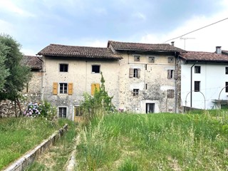 Casale in Vendita a Martignacco, 68'000€, 500 m²