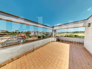 Villetta a schiera in Vendita a Roma, 280'000€, 110 m², con Box