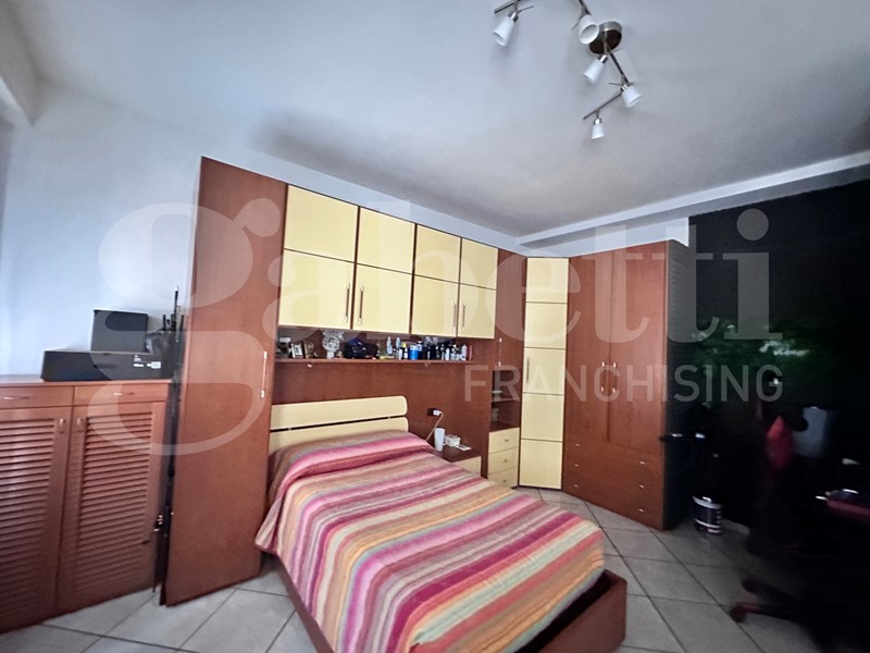 Quadrilocale in Vendita a Canzo, 153'000€, 135 m²