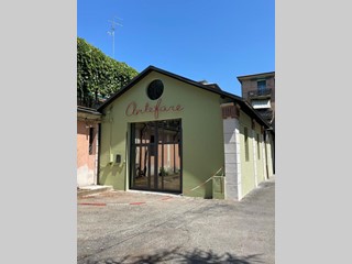 Immobile commerciale in Affitto a Reggio Emilia, zona Porta Castello, 1'600&euro;, 250 m²