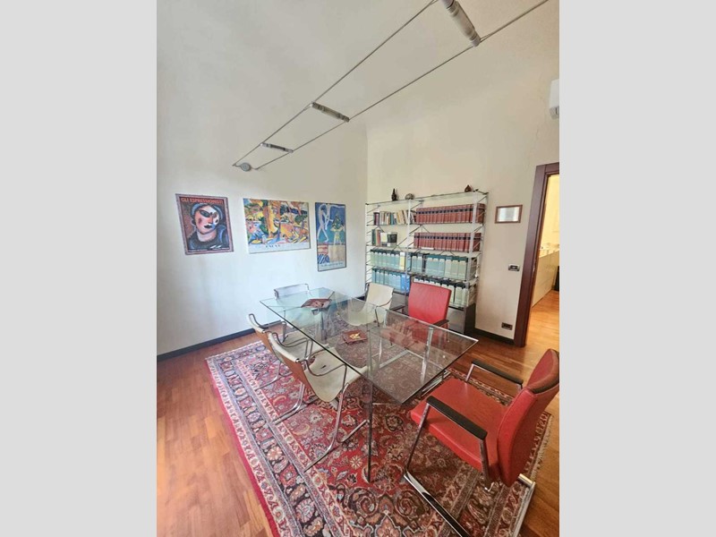 Ufficio in Vendita a Savona, 330'000€, 120 m²